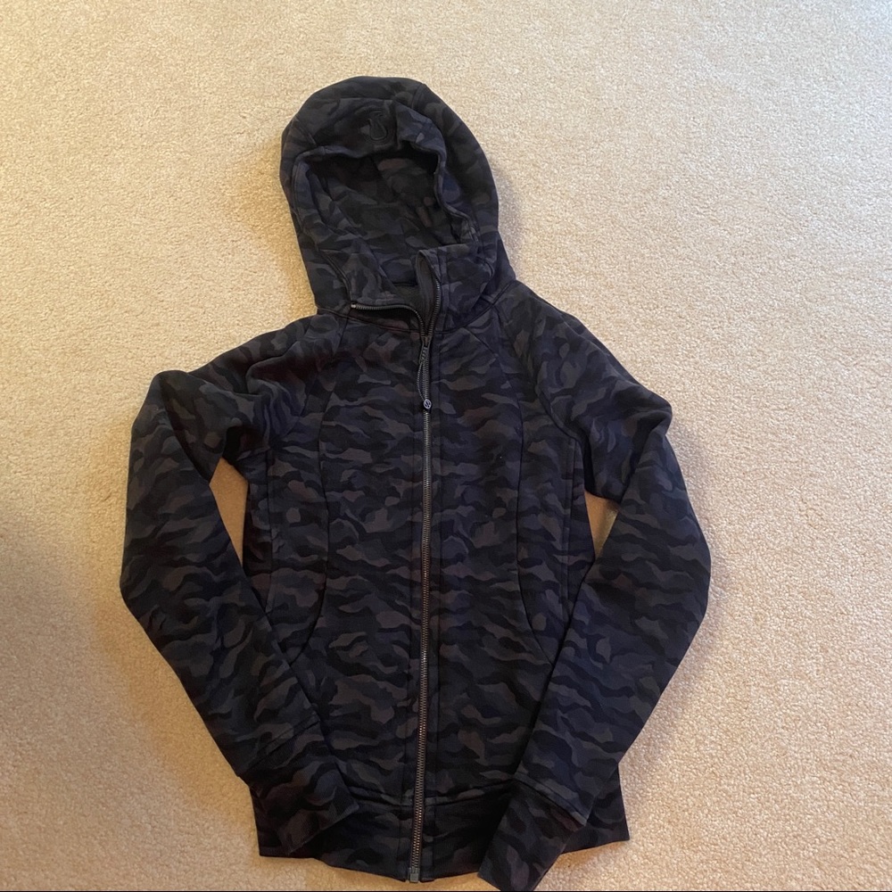 LULULEMON BLACK CAMO SCUBA HOODIE
